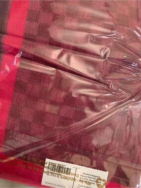 Pashmina’s n silk soft light weight Checker Scarf with pink Stripe